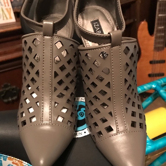 Izabella Rue - Picture 6 of 7